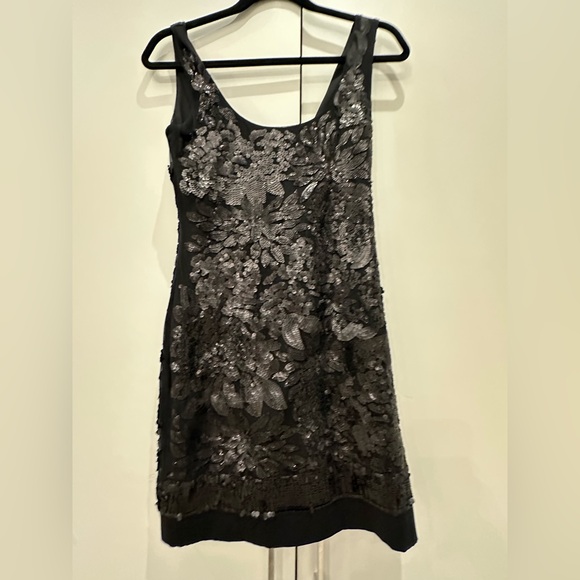 Elegant Black Floral Dress - Picture 1 of 4